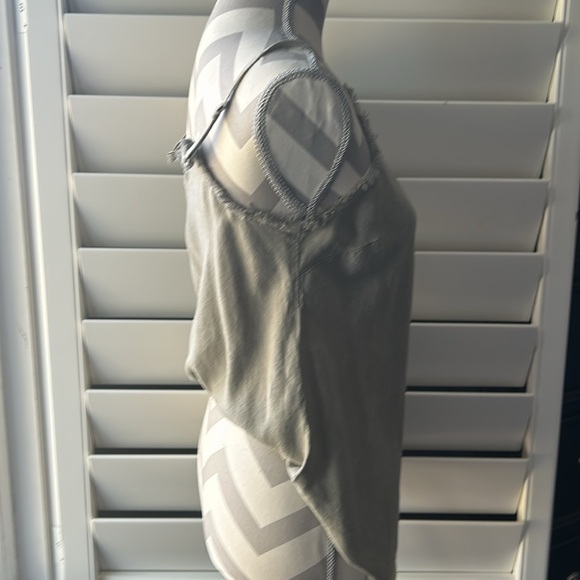 Bella Dahl frayed cami in moss green - Picture 2 of 3